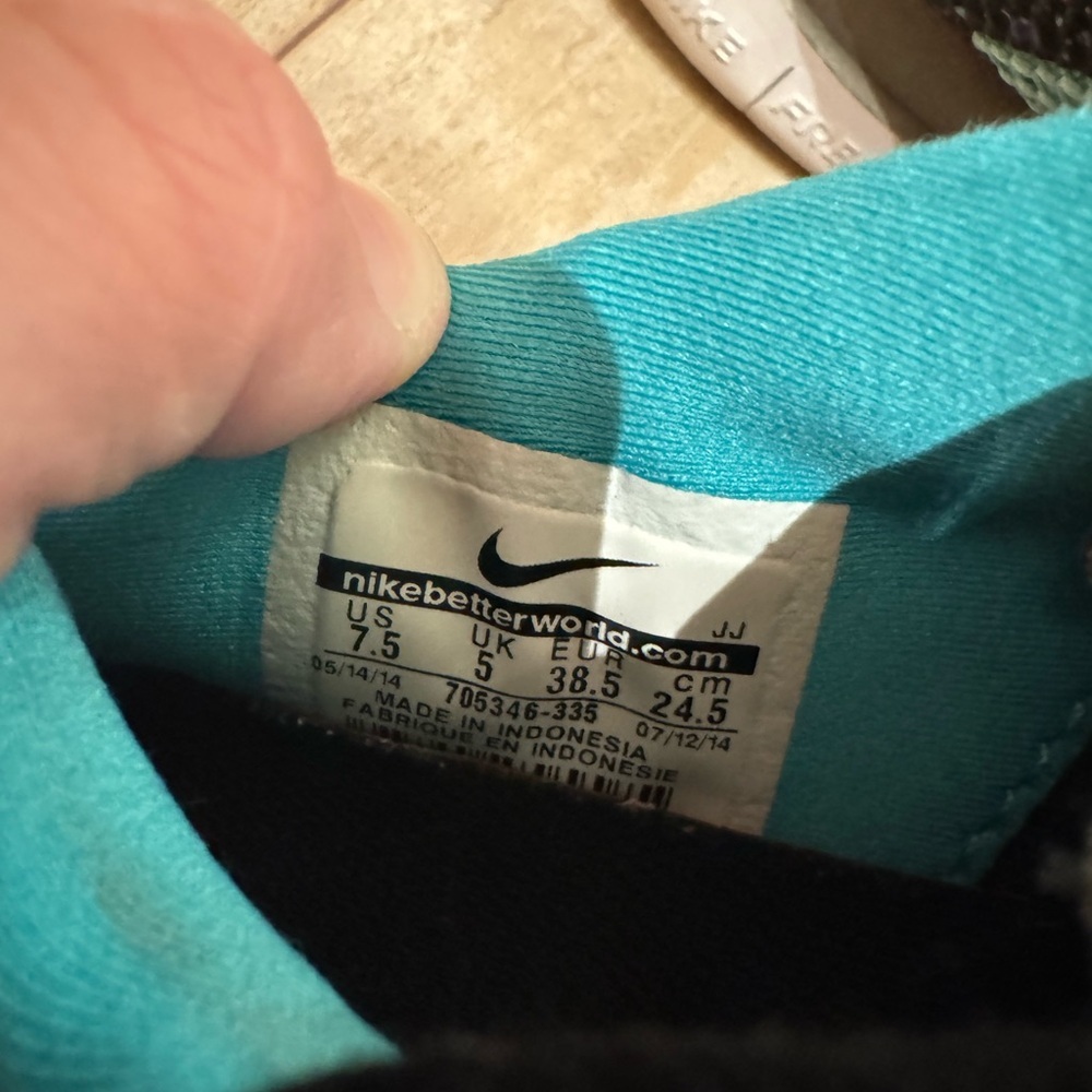 5/$55 !! π₯ Nike Women's Teal and Purple Sneakers - Picture 4 of 4